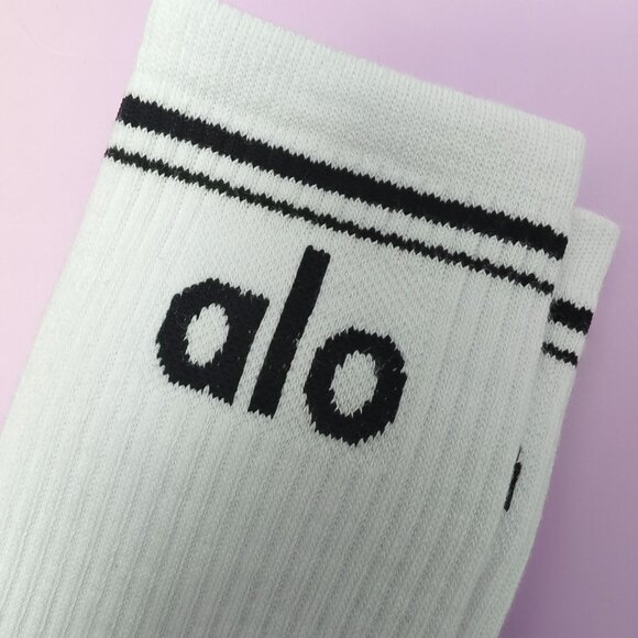 🥝NWT ALO Yoga Socks 2 Pairs - Picture 3 of 3